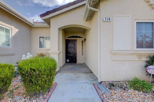 714 Wine Cellar Ct, Los Banos, CA 93635-9226