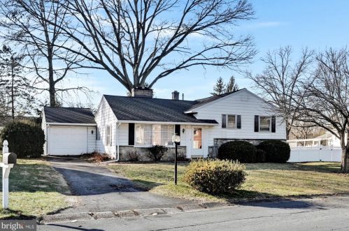 104 Bayberry Dr, Lancaster, PA 17603-7002