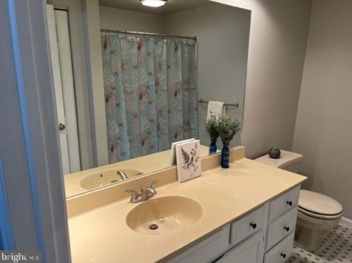 833 Marjory Ter, Lancaster PA  17603-5866 exterior