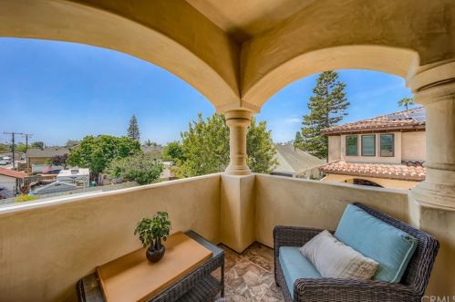 1814 Main St, Huntington Beach CA  92648-2725 exterior