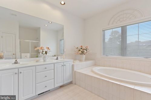 2108 Tall Oaks Ln, York PA 17403-5903 exterior