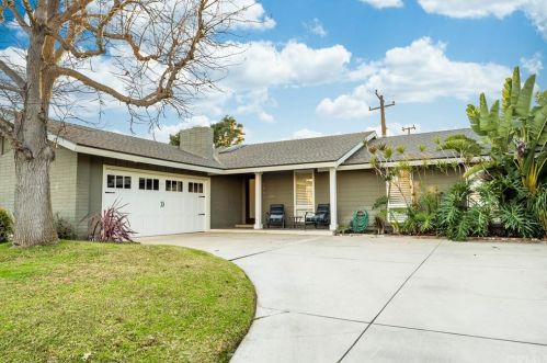 12441 Foster Rd, Los Alamitos, CA 90720-4720