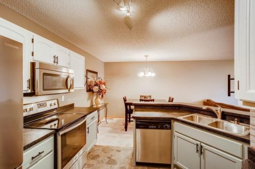 4987 Grenwich Ave, Saint Paul MN  55128-2058 exterior