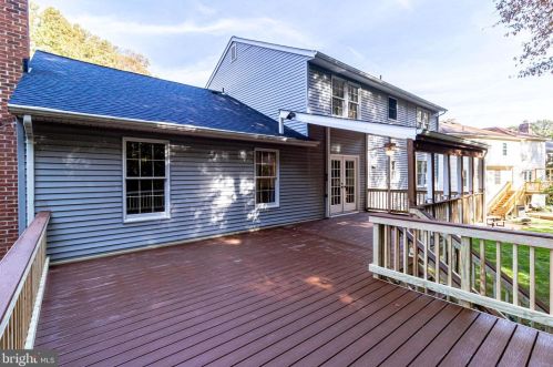 5901 Oakland Park Dr, Springfield VA  22015-2442 exterior