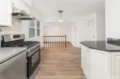 6 Astor Pl, Avenel, NJ 07001-1459