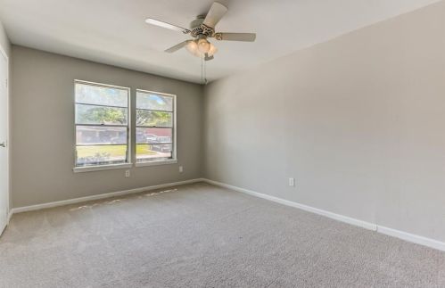 2043 Clubview Dr, Carrollton TX 75006-1703 exterior