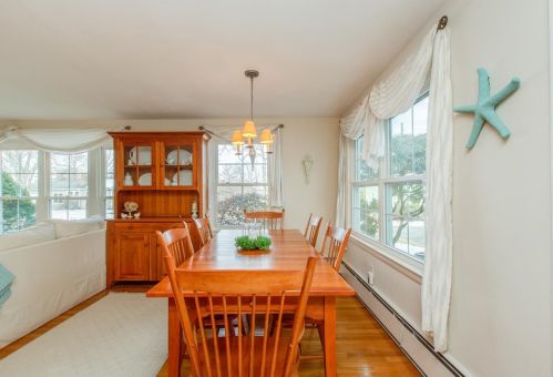 17 Hooker St, Nashua, NH 03064-1536