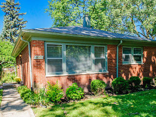 800 Hartrey Ave, Evanston IL  60201-3923 exterior