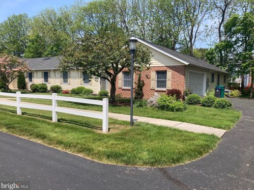 58 Strawberry Dr, Carlisle, PA 17013-4441