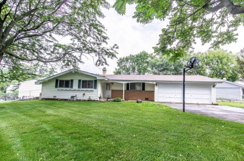 418 Maplewood Dr, Antioch, IL 60002-1653