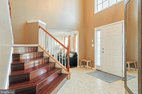 2710 Rosebay Dr, York, PA 17408-4070