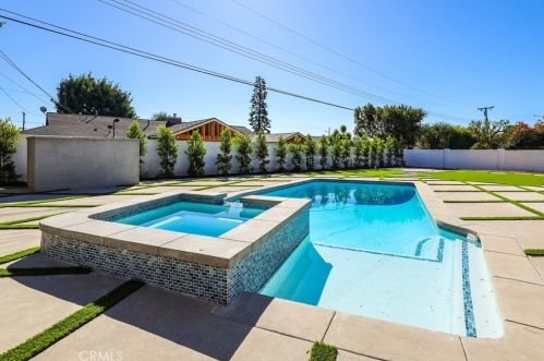 11872 Gladstone Dr, Santa Ana CA  92705-2938 exterior