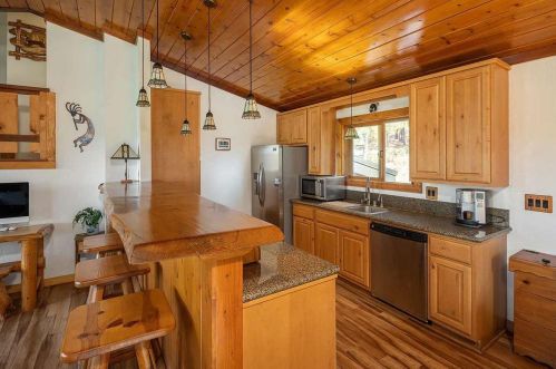 15800 Donnington Ln, Truckee CA  96161-1229 exterior