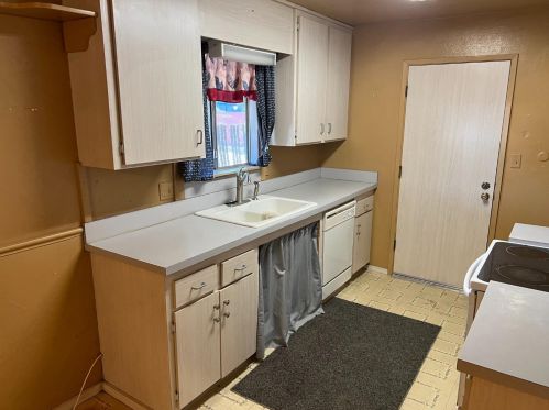 470 Clark St, Turlock CA 95380-5876 exterior