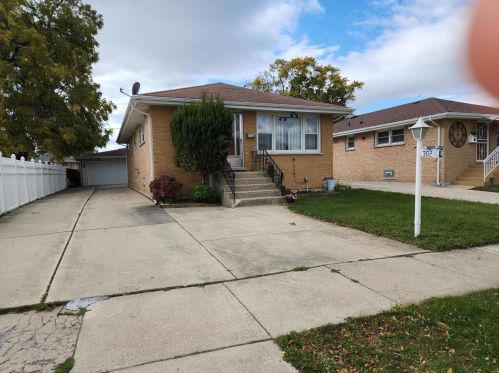 302 44th Ave, Melrose Park, IL 60164-2638