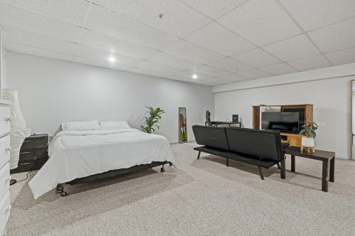 407 Elmwood Dr, Hudson NH  03051-3242 exterior