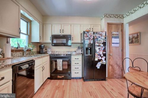 945 Cranes Gap Rd, Carlisle PA  17013-9677 exterior