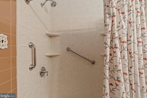 6729 Jackson St, Philadelphia PA  19135-2210 exterior