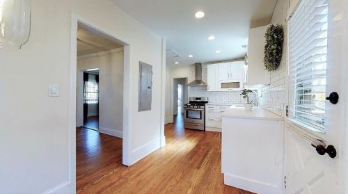 1060 Davis Cir, Atlanta, GA 30318-7525