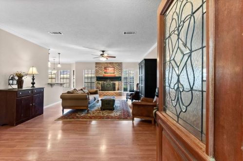 206 Deep Dale Ln, Conroe, TX 77304-1249