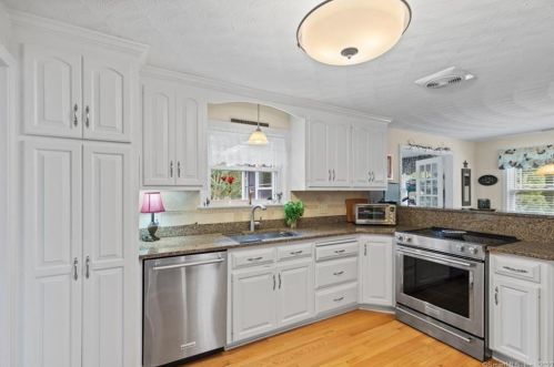 4 Woodland Rd, Waterbury, CT 06762-2328