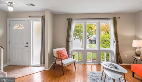 1122 Shannon Pl, Herndon, VA 20170-3507