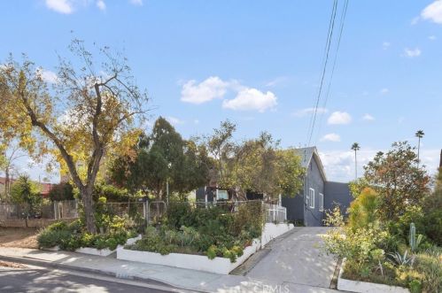 2950 11th St, Riverside CA  92507-4961 exterior