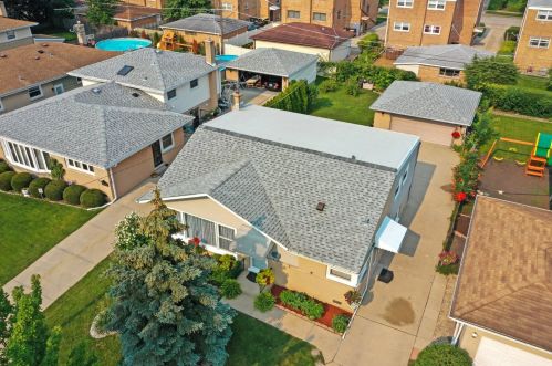 8830 Elmore St, Niles IL 60714-2413 exterior