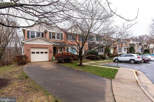 9073 Golden Sunset Ln, Springfield VA  22153-2458 exterior