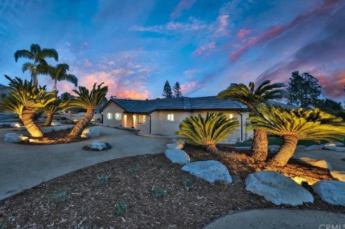 2440 Ocean View Dr, Upland, CA 91784-1035
