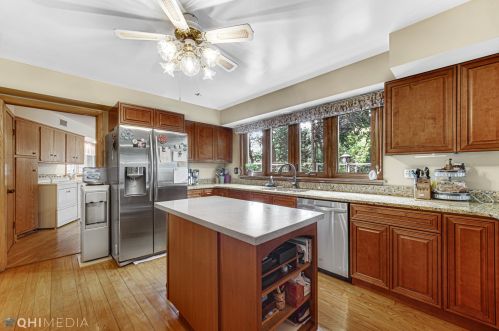 381 Meadow Ln, Palatine, IL 60067-7726