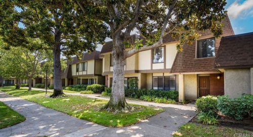 8185 Del Rey Dr, Stanton, CA 90680-3915