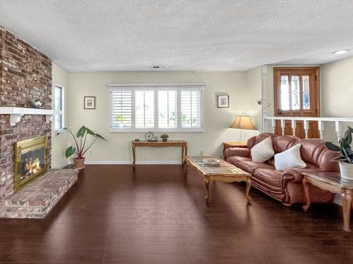 4411 Dunsmore Ave, Glendale, CA 91214-2529