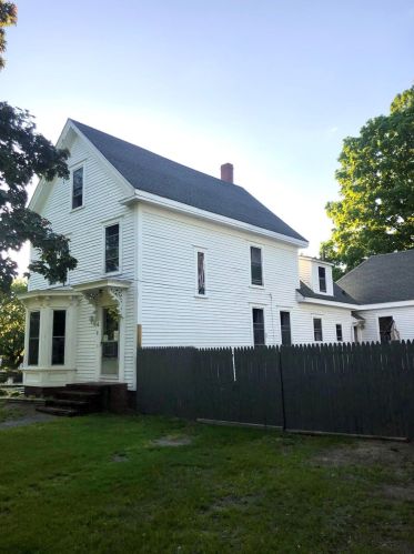 6 Elm St, Plaistow, NH 03865-2207
