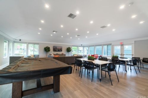 304 Tangelo, Irvine CA  92618-4481 exterior