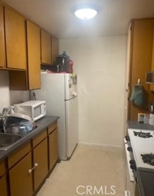 301 Tustin Ave, Anaheim CA  92807-2633 exterior