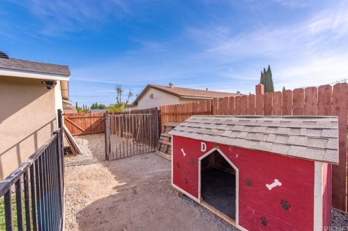 4050 Helene St, Simi Valley CA 93063-2929 exterior