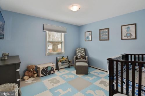 6717 Holford Ln, Springfield VA  22152-2935 exterior