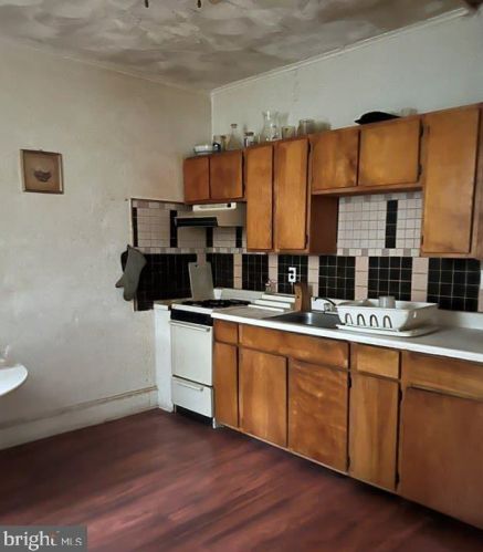 5129 10th St, Philadelphia PA 19123-3819 exterior