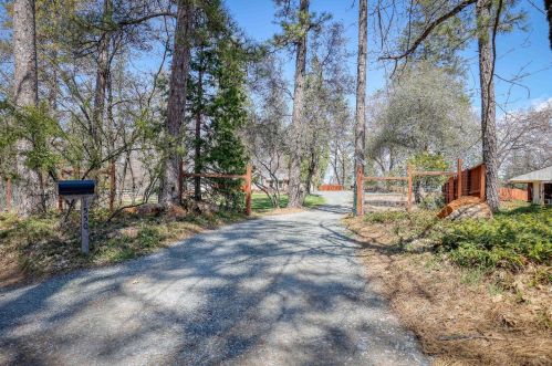 1550 Sugar Pine Rd, Meadow Vista, CA 95722-9557