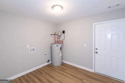 1864 Center Ave, Atlanta GA  30344-4656 exterior