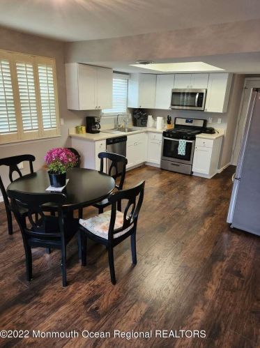 2 Squire Dr, Lacey, NJ 08731-5651