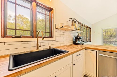 511 Tobacco St, Exeter CT  06249-1641 exterior