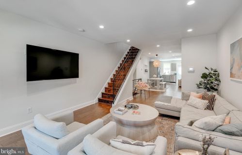 2046 Dickinson St, Philadelphia, PA 19146-4544