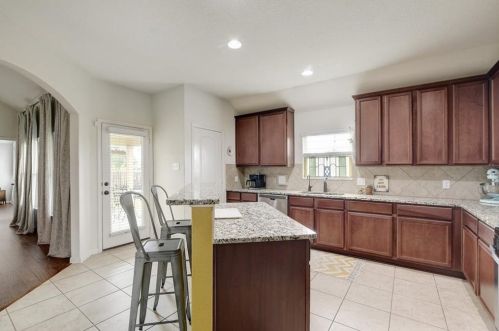 1265 Twin Estates Dr, Uhland TX 78640 exterior