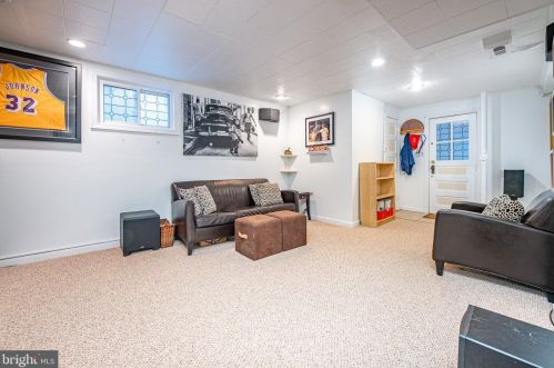 9408 Colesville Rd, Silver Spring MD 20901-4820 exterior