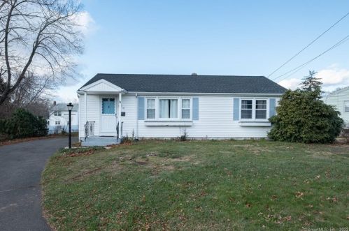 11 Dobson Cir, Middletown CT  06457-4603 exterior