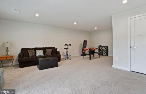 211 Ontario Dr, Falling Waters WV  25419-0059 exterior