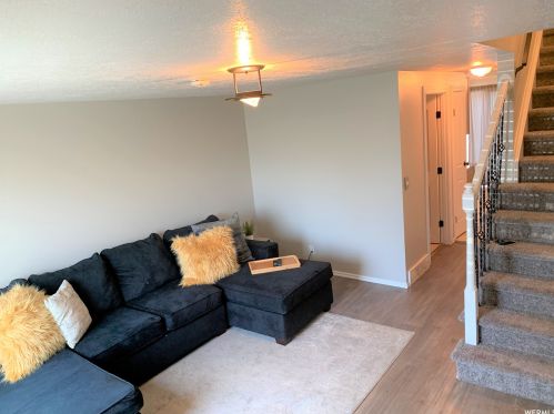 586 1950, Centerville, UT 84014-2642