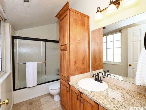 25 Snowstar Ln, Sandy UT 84092-4800 exterior